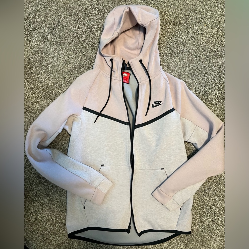 Nike women’s hoodie
